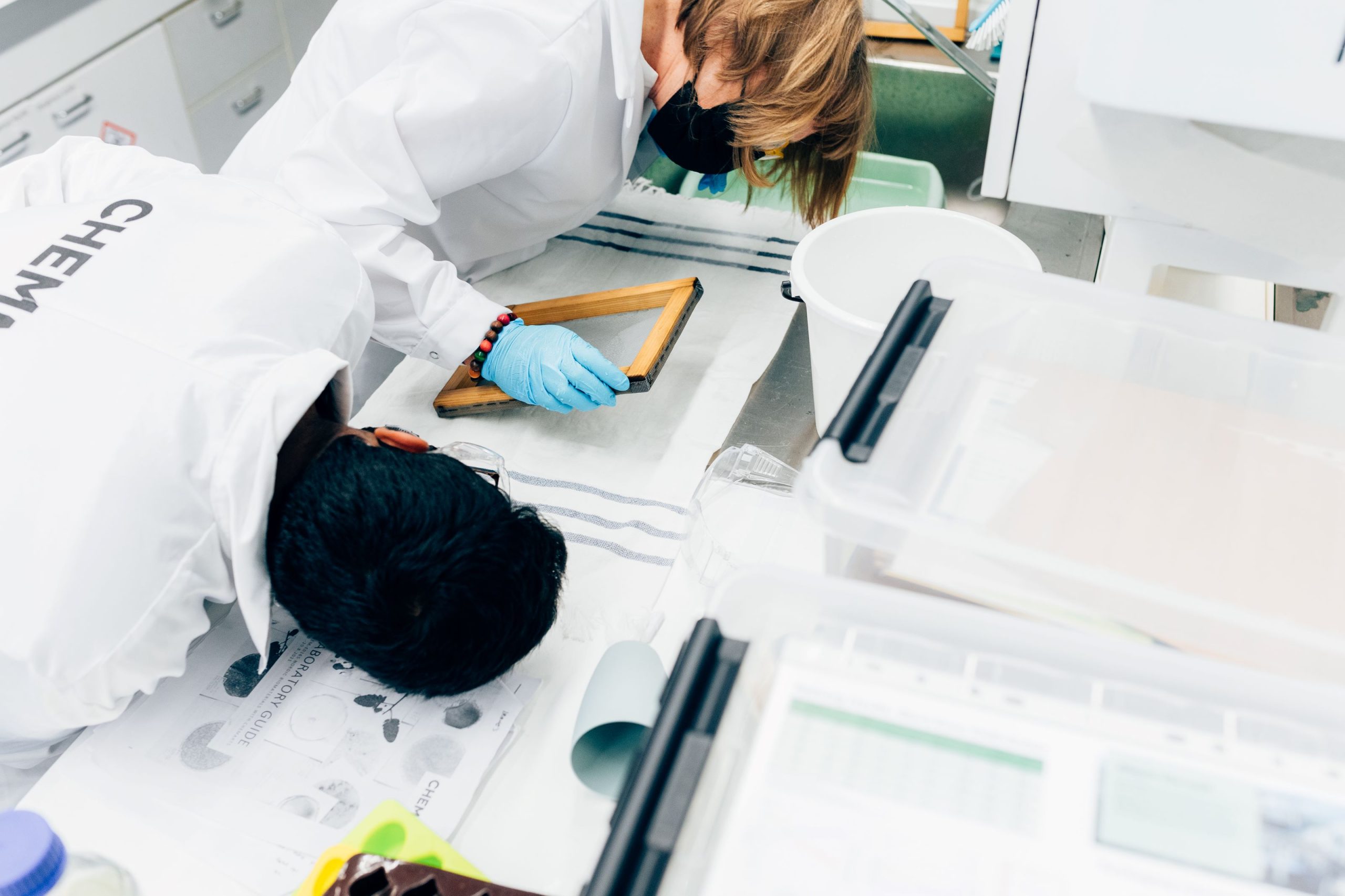 Two students working in Aalto CHEMARTS studio